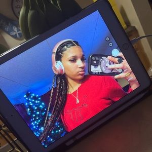 Meet your Posher, Kira